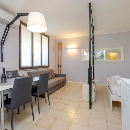 Casa Lugana 9 - Monolocale Con Piscina Fronte Lago Sirmione Dış mekan fotoğraf