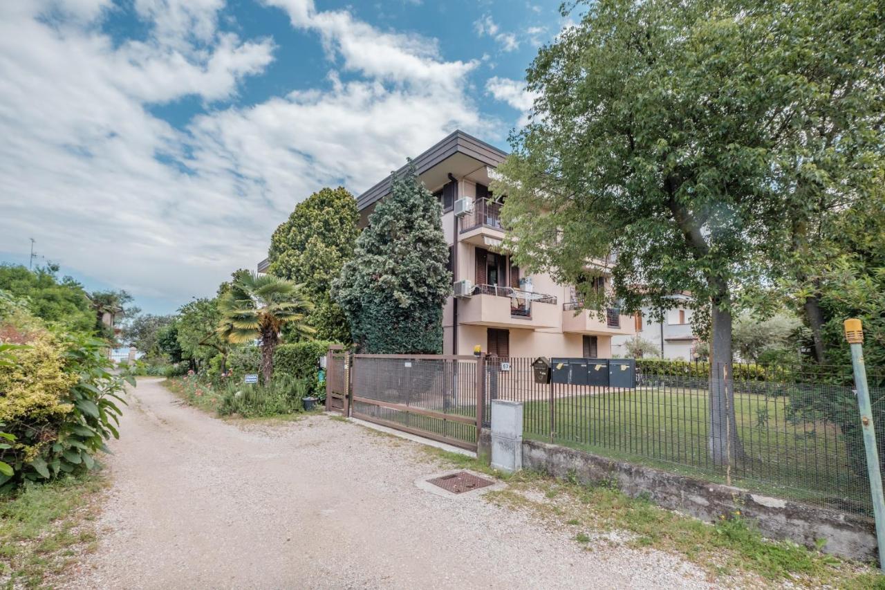 Casa Lugana 9 - Monolocale Con Piscina Fronte Lago Sirmione Dış mekan fotoğraf