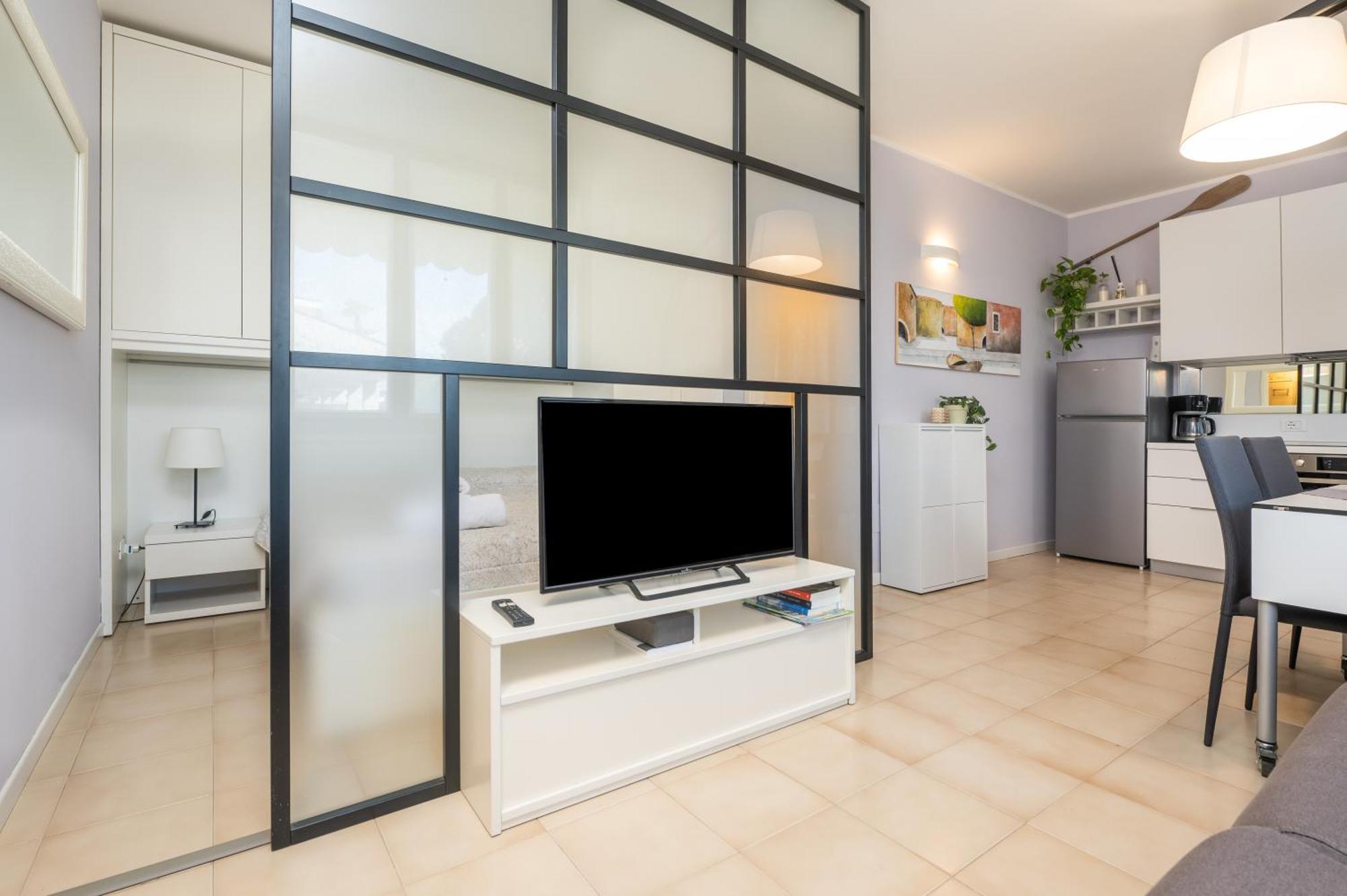 Casa Lugana 9 - Monolocale Con Piscina Fronte Lago Sirmione Dış mekan fotoğraf