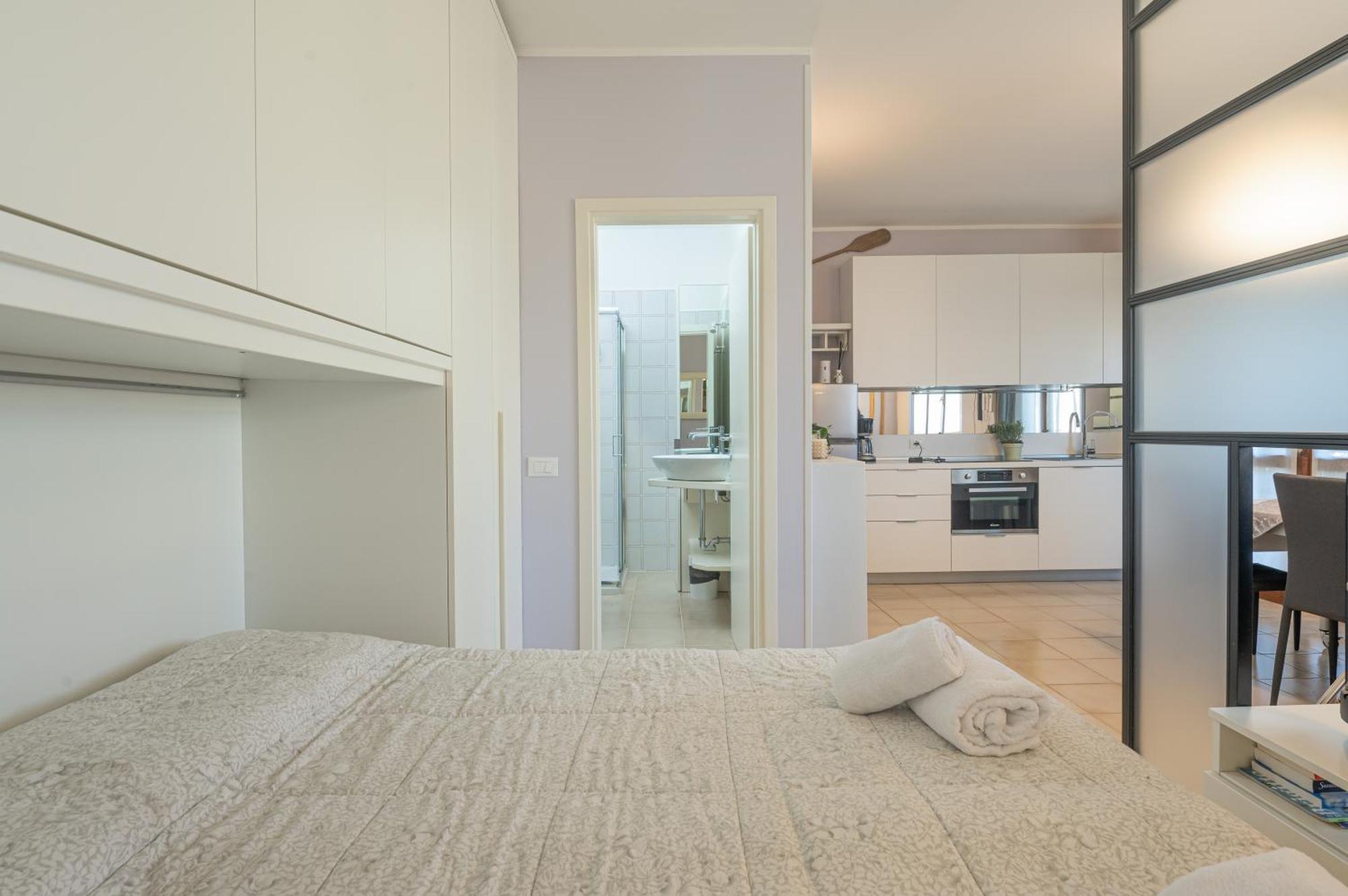 Casa Lugana 9 - Monolocale Con Piscina Fronte Lago Sirmione Dış mekan fotoğraf