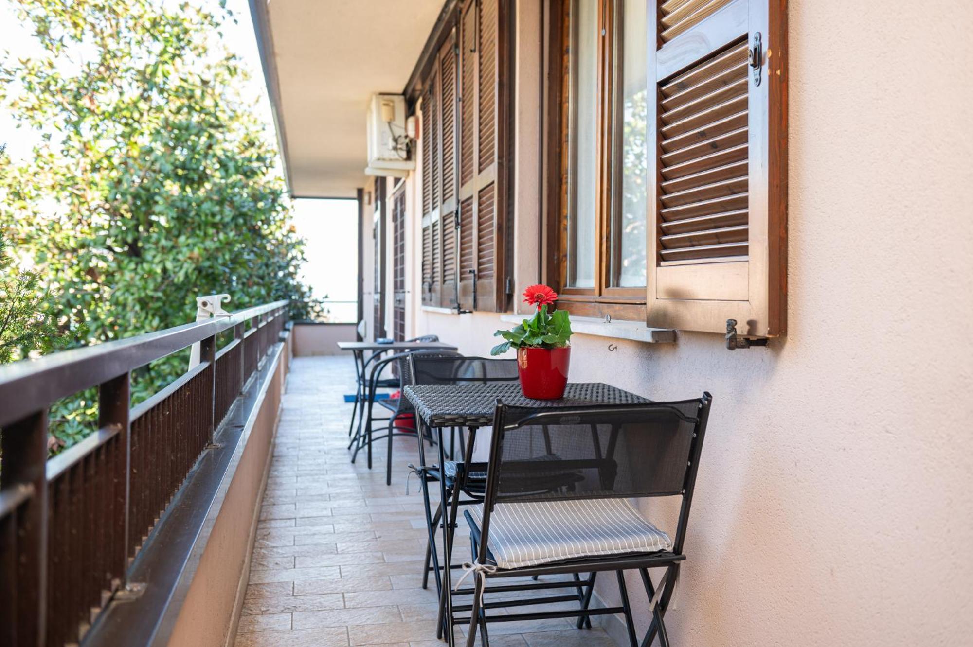 Casa Lugana 9 - Monolocale Con Piscina Fronte Lago Sirmione Dış mekan fotoğraf
